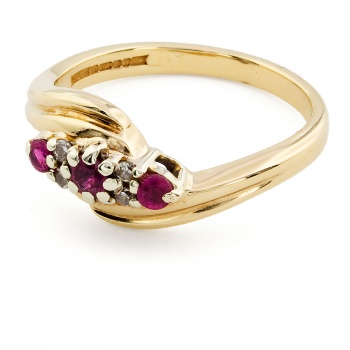9ct gold Ruby / Diamond 7 stone Ring size M